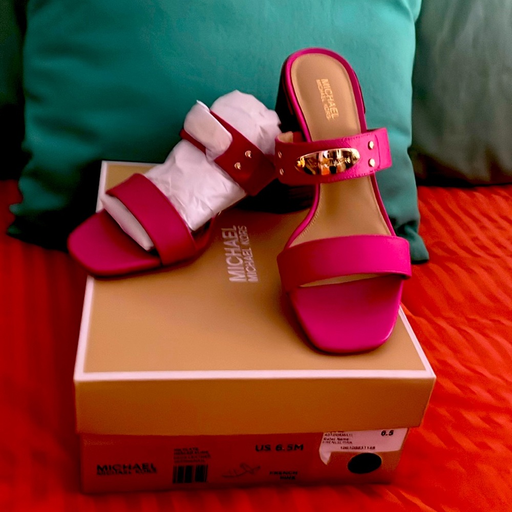 Michael Kors, fuchsia pink leather, never worn